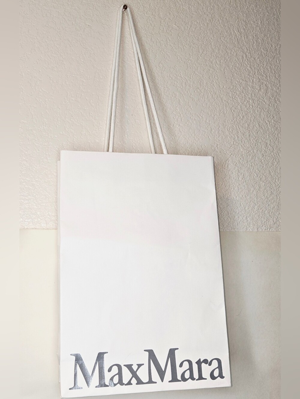 MaxMara White Tote Bag with Gray Logo. Authentic MaxMara Shopping Bag.
